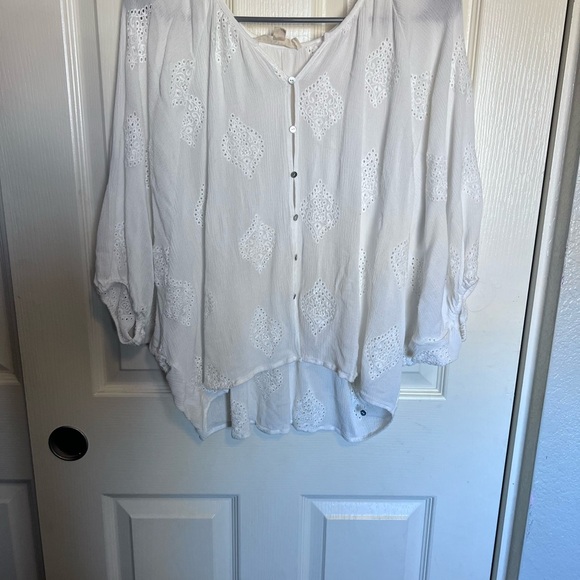 Boho White Eyelet Women's Top Batwing Sleeves - Picture 1 of 6